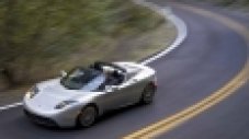 Tesla Roadster измина 386 километра с едно зареждане
