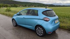 Как Renault Zoe разказа играта на Tesla в Европа