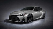 Lexus промени седана IS и махна V8 двигателя