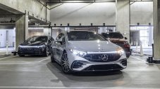 Вижте как Mercedes-Benz EQS паркира сам в трудна среда