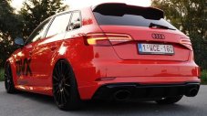 Тунинговано Audi RS3 вдигна 319 км/ч на магистрала