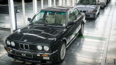 BMW показа раждането на E30