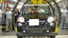 Работници на Fiat обезобразиха нови коли в знак на протест