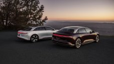 Електромобилите на Lucid  ще зареждат други коли