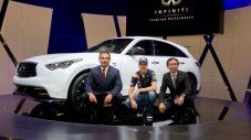 Infiniti тръгва по стъпките на AMG