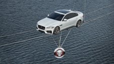 Новият Jaguar XF прикова погледите на лондончани