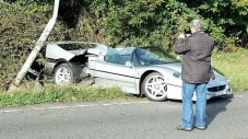 Врязаха Ferrari F50 в стълб
