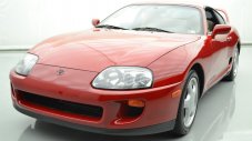 Стара Toyota Supra бе продадена на цена на ново Porsche 911
