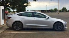 Tesla Model 3 също получава рекорден пробег