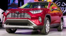 Сертифицирана Toyota RAV4 се оказа с 4 литра вода в двигателя