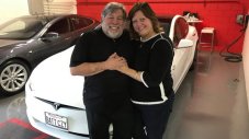 Съоснователят на Apple: Залагам на Tesla и Мъск