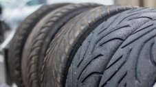 Защо автомобилните гуми са черни?