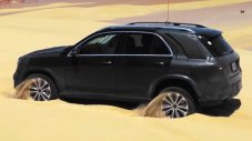Mercedes-Benz научи новия GLE да подскача (ВИДЕО)