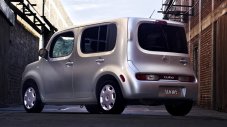 Nissan праща Cubе в историята