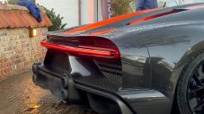 Звукът на двигателя на Bugatti Chiron Super Sport 300+ беше сравнен със стар военен самолет