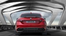 Alfa Romeo Giulia ускорява до 320 км/час