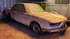 BMW 2000 CS и още десетки коли открити в забравена плевня