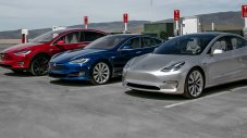Tesla подобри рекорда си по продажби