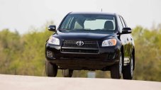 Toyota изтегля 20-годишни RAV4 в сервизите