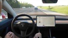 Tesla призна, че няма автопилот
