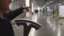 Бивши служители на Tesla дадоха под съд компанията