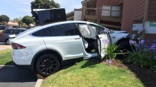 Още една неуправляема Tesla?