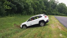 Хакери изхвърлиха Jeep Cherokee от пътя