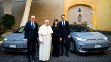 Ватиканът също преминава на електромобили