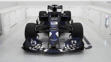 Защо Red Bull бърза с RB14?