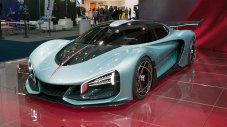 Китайски суперхибрид се оказа по-бърз от Bugatti Chiron