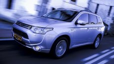 Силен старт за Outlander PHEV в Европа