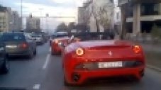 България: Помляха Ferrari California в багер