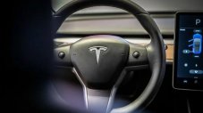 Мъск призна, че автопилота на Tesla не го бива