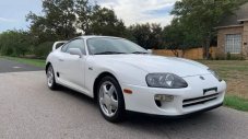 25-годишна Toyota Supra се продаде по-скъпо от ново Porsche Cayman