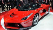 И вокалистът на Jamiroquai се уреди с LaFerrari