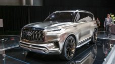 Флагманът на Infiniti запазва шасито и мотора си