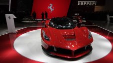Ferrari намалява производството, увеличава печалбите