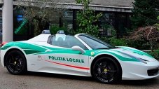 Мафиотско Ferrari 458 вече е патрулна кола