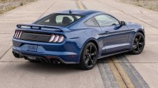 Шофьор на Ford Mustang стреля по Corvette заради отказ от състезание