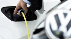 Volkswagen налива в електрически технологии