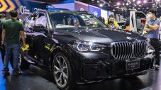 Шефът на BMW вижда заплаха от евтините китайски коли, но е против нови мита