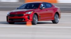 Сравниха Kia Stinger с Porsche Panamera и BMW 6 Gran Coupe (ВИДЕО)