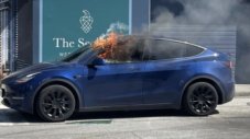 Още една Tesla изгоря по време на движение