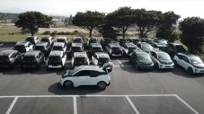 Стотици BMW i3 са изоставени да гният в полето