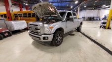 След 2 млн. км този Ford F-350 още е с оригиналния си мотор