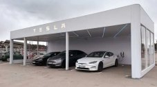 Tesla отваря първия си дистанционен център за тест-драйв в Европа