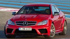 Mercedes C 63 AMG изхвърля 6.2-литровия си мотор