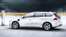 Volvo пуска хибриден V60