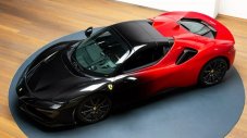 Ferrari показа уникална суперкола&nbsp;с преливащи се цветове
