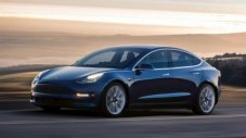 Tesla се скара с експерти по безопасност